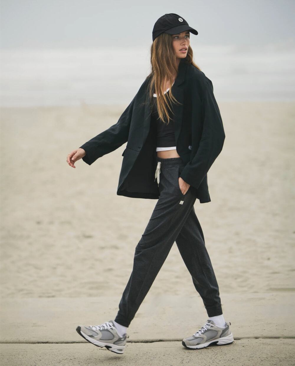 VUORI Performance Jogger in Charcoal Heather Size Women's Large